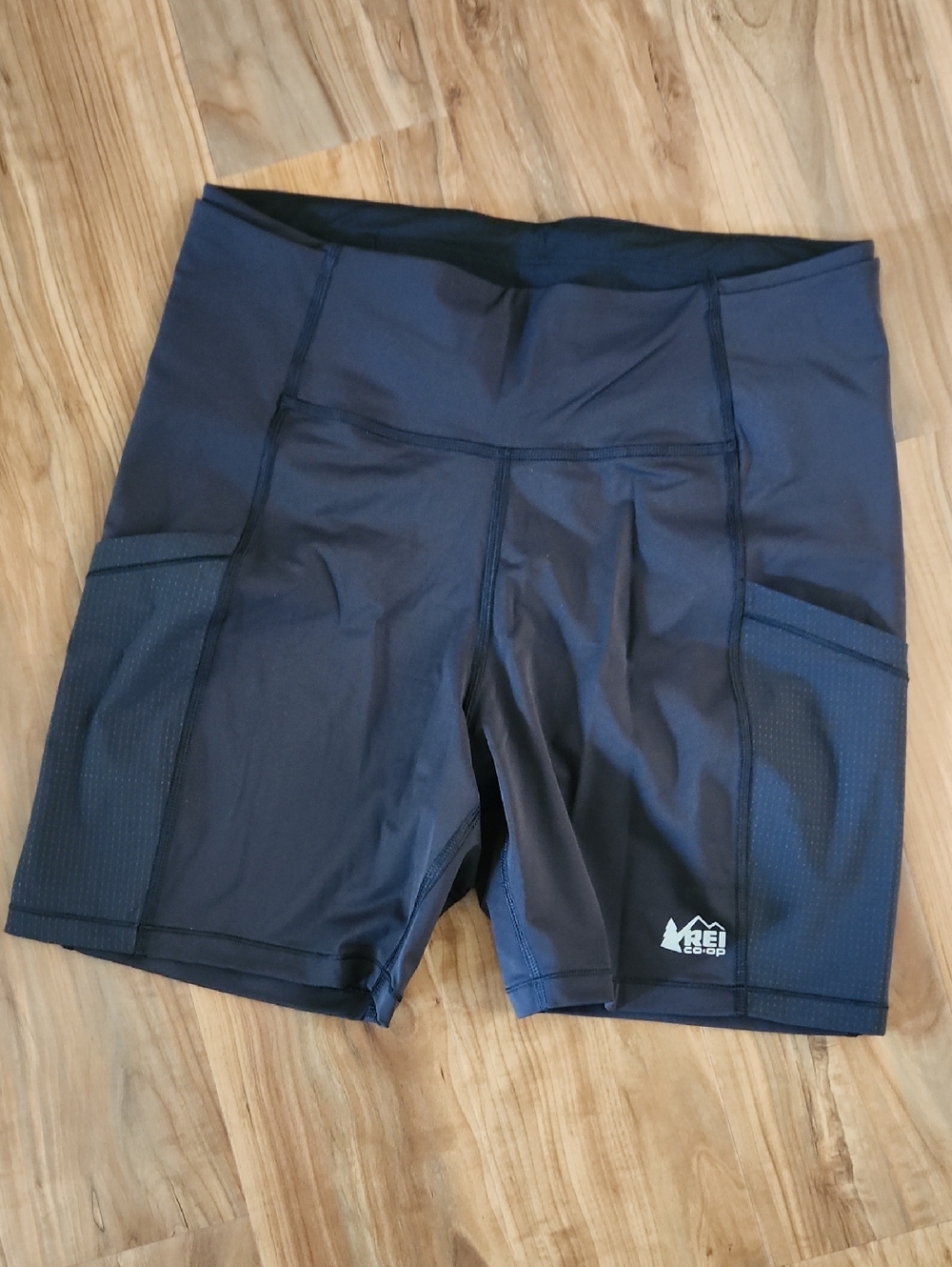REI Women's Black Performance Bike Shorts with Side Pockets